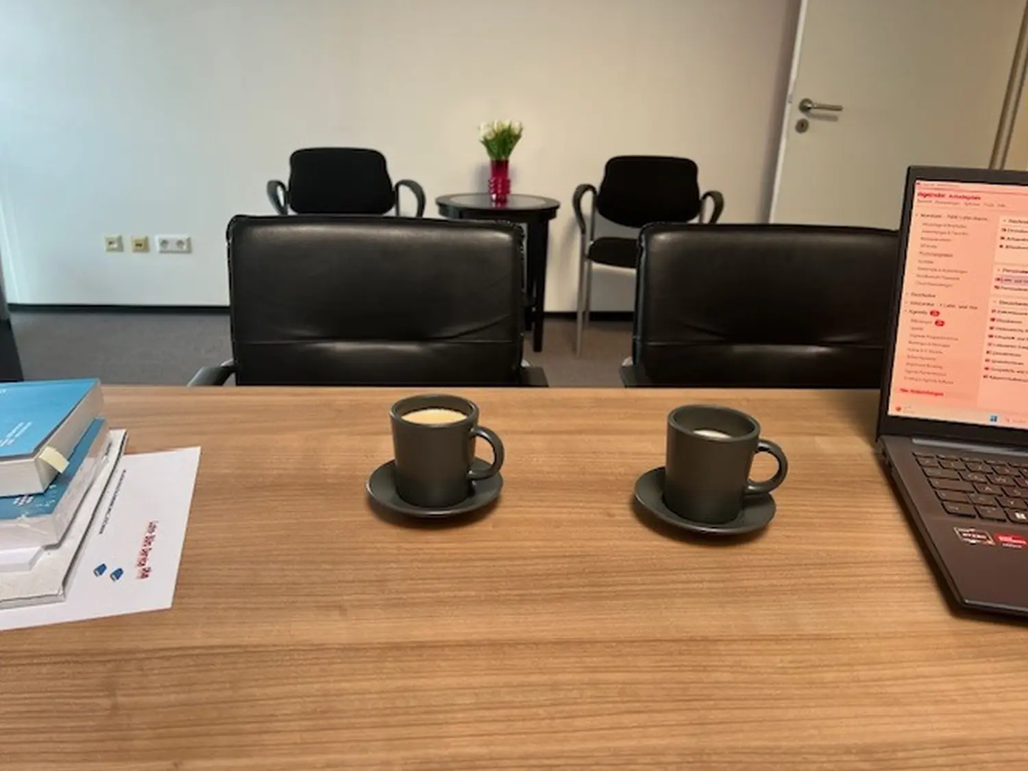 Bürotisch von Lohn- und Büroservice Plus