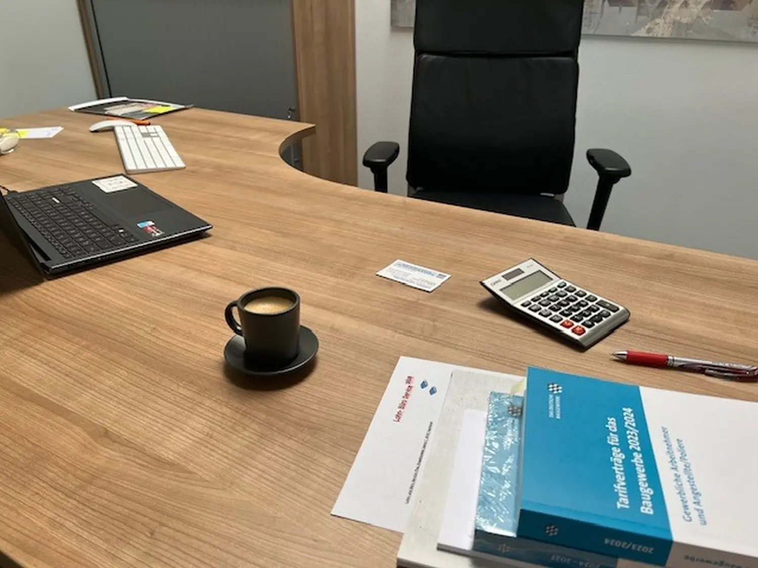 Bürotisch von Lohn- und Büroservice Plus